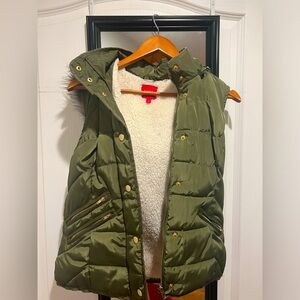 Guess NEW vest with fur hood